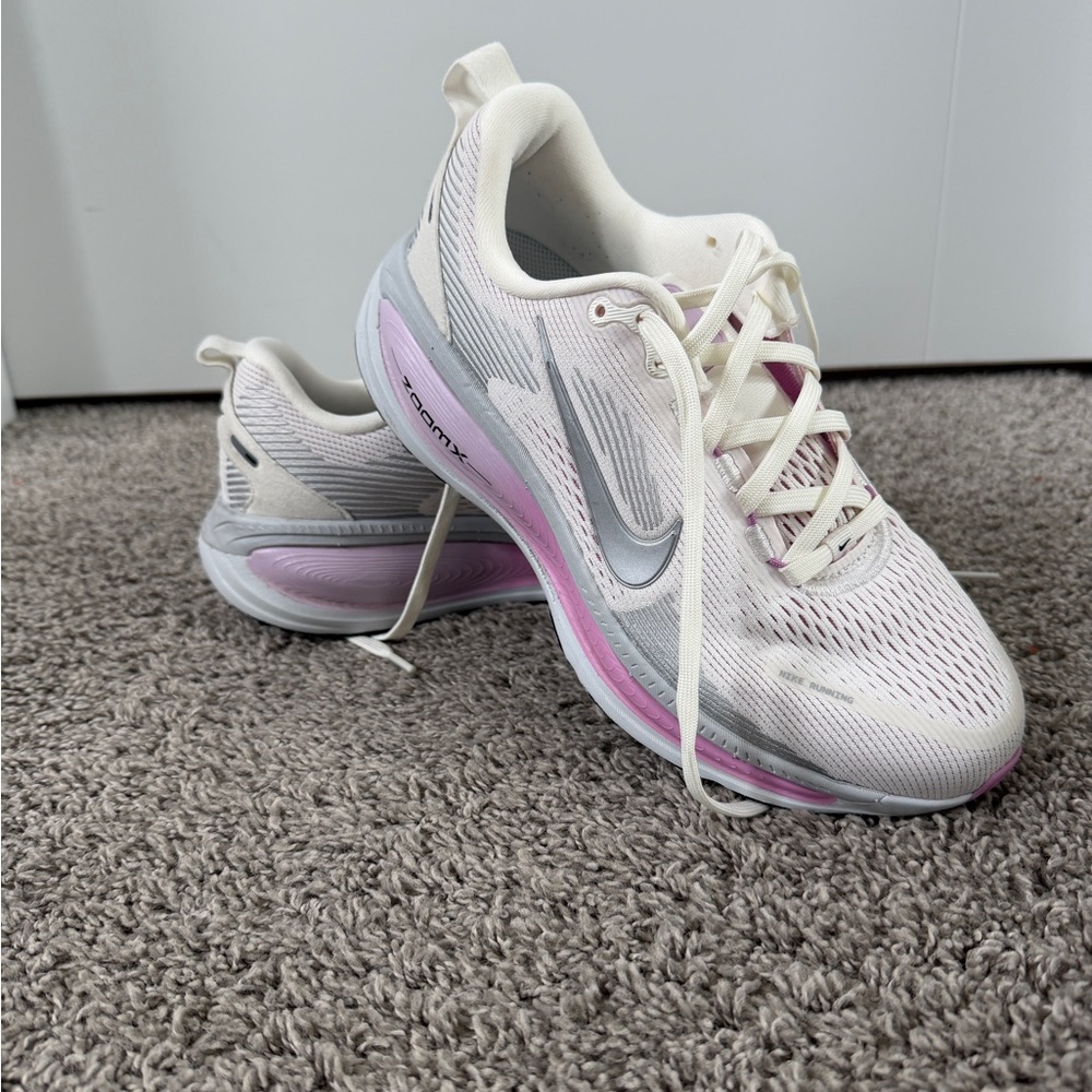 Nike Women's Zoom Vomero 18, Sail/Doll, 7.5